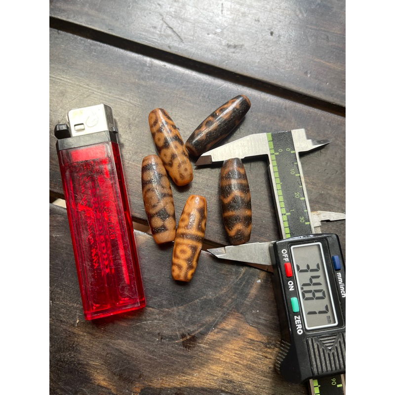 Dzi tây tạng  Đá phong thuỷ mang lại may mắn: dzi màu cam nhiều mẫu phong hoá lên vảy rồng rất mê li