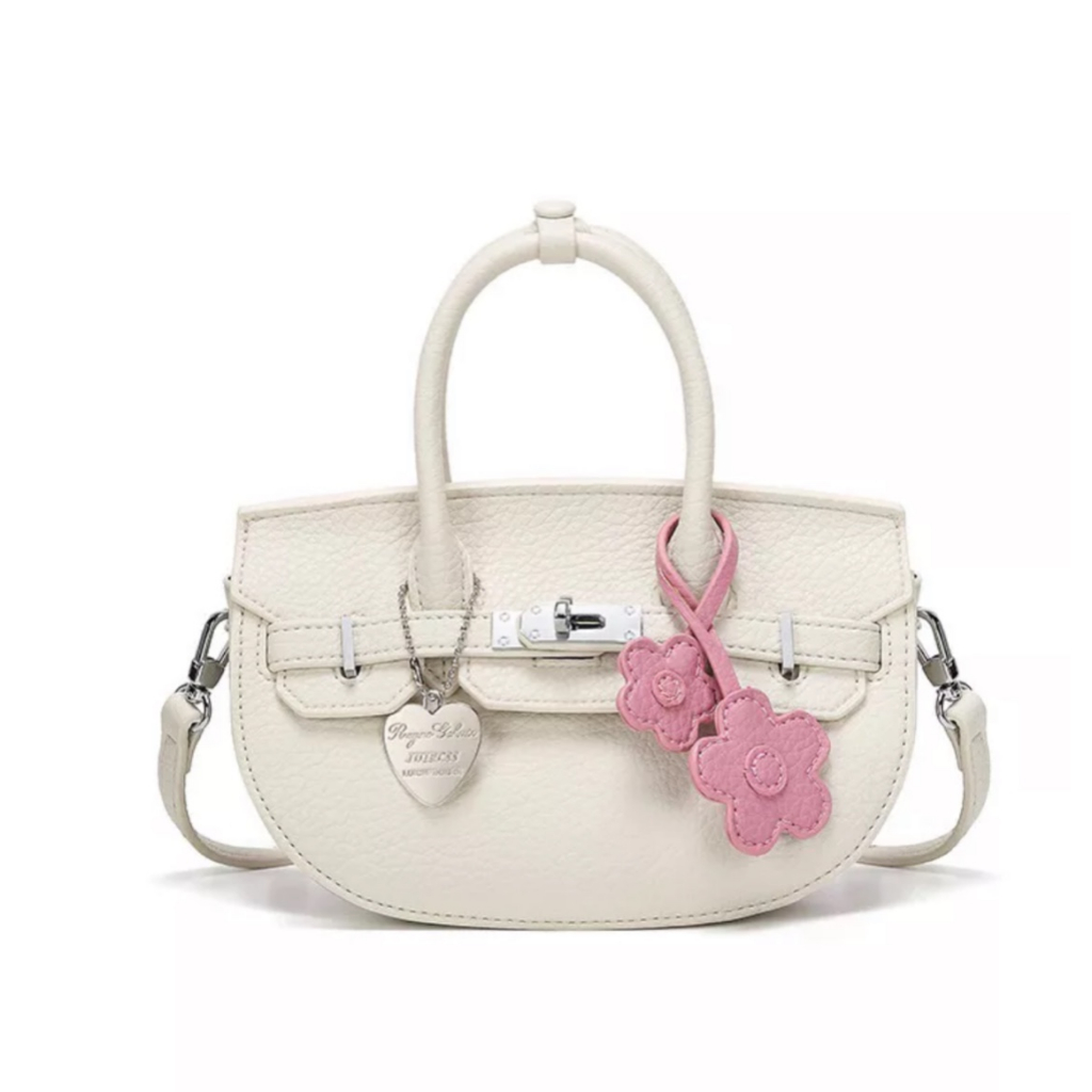 Túi xách nữ HM dáng bầu tag bạc kèm móc treo hoa.