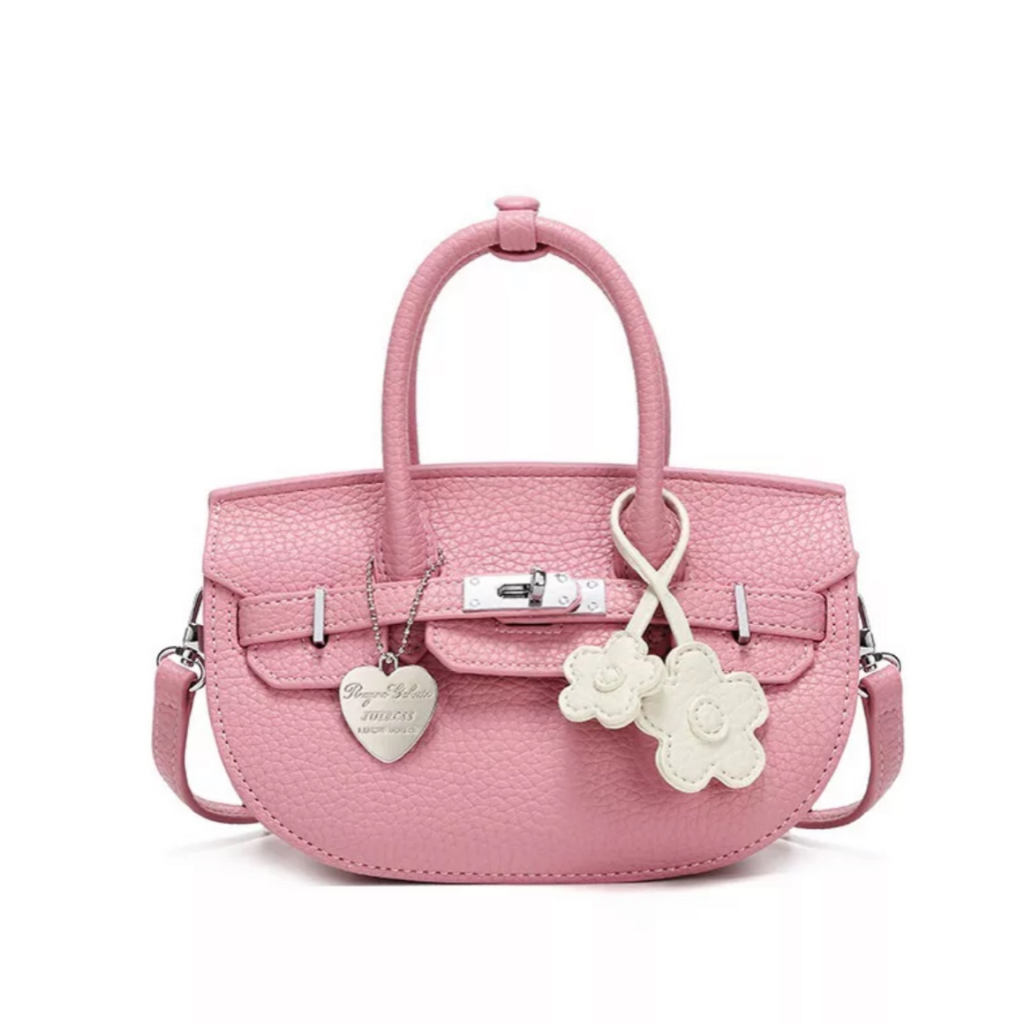 Túi xách nữ HM dáng bầu tag bạc kèm móc treo hoa.