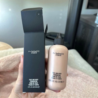 Kem nền MAC STUDIO FACE AND BODY FOUNDATION màu N1 / N2 / N3 / N5 / C2 / C5