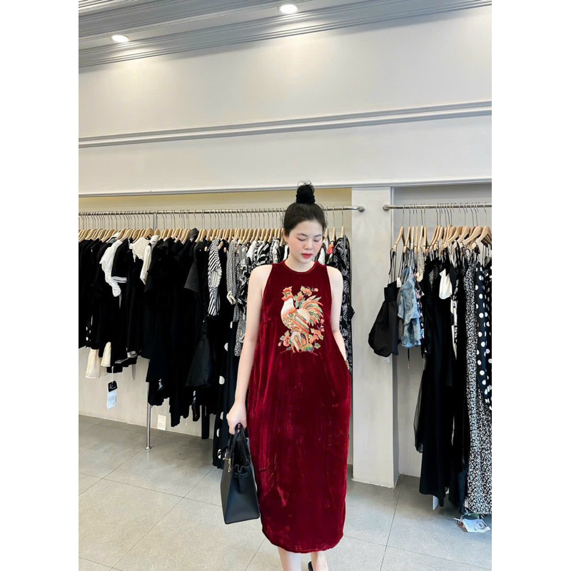 Váy nhung gile thêu tay tỉ mỉ