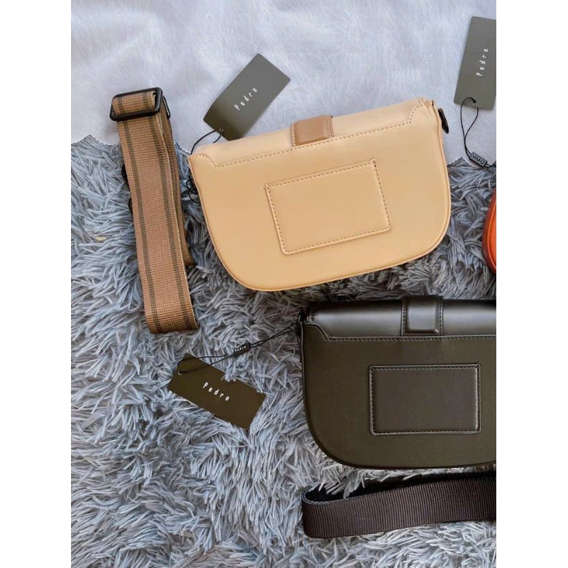 Túi nam Pedr đeo chéo da cao cấp dáng bầu lạ mắt sành điệu