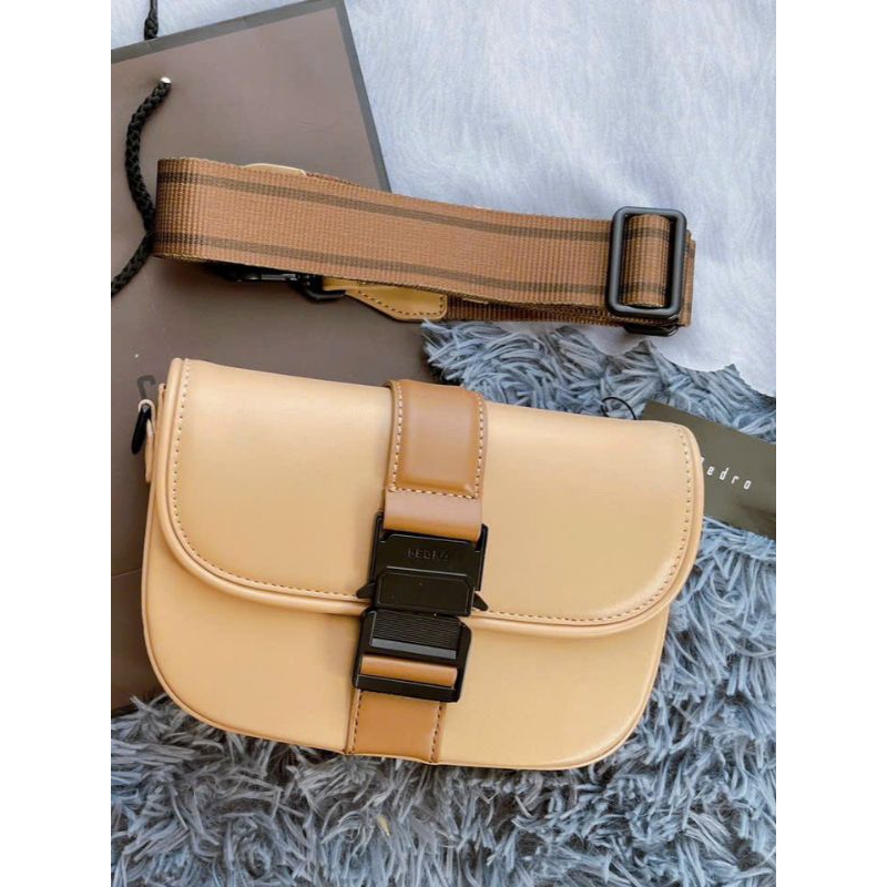 Túi nam Pedr đeo chéo da cao cấp dáng bầu lạ mắt sành điệu