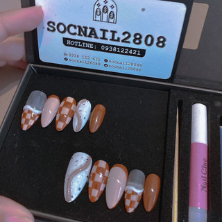 Nail box vẽ sọc caro