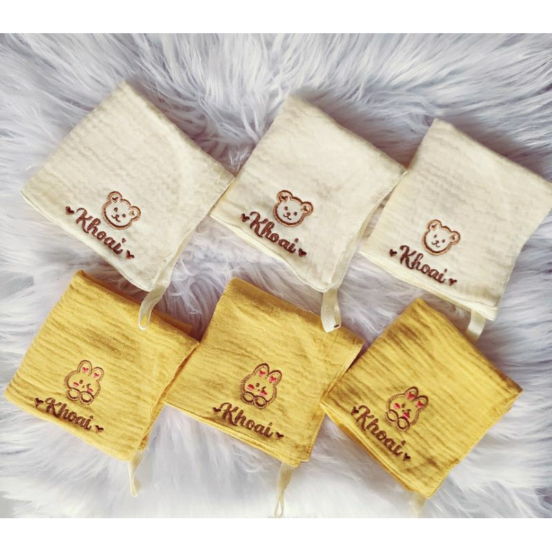 Set khăn muslin 3 cái thêu tên theo yêu cầu.