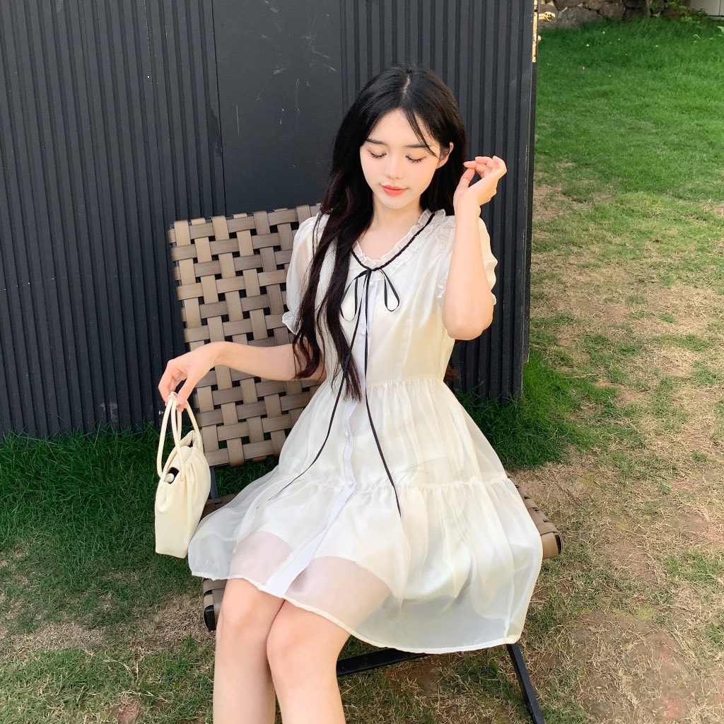 Váy Voan Cổ Bèo Cúc Ngọc Thắt Dây Nơ Dáng Xoè Màu Kem Mặc Đi Chơi