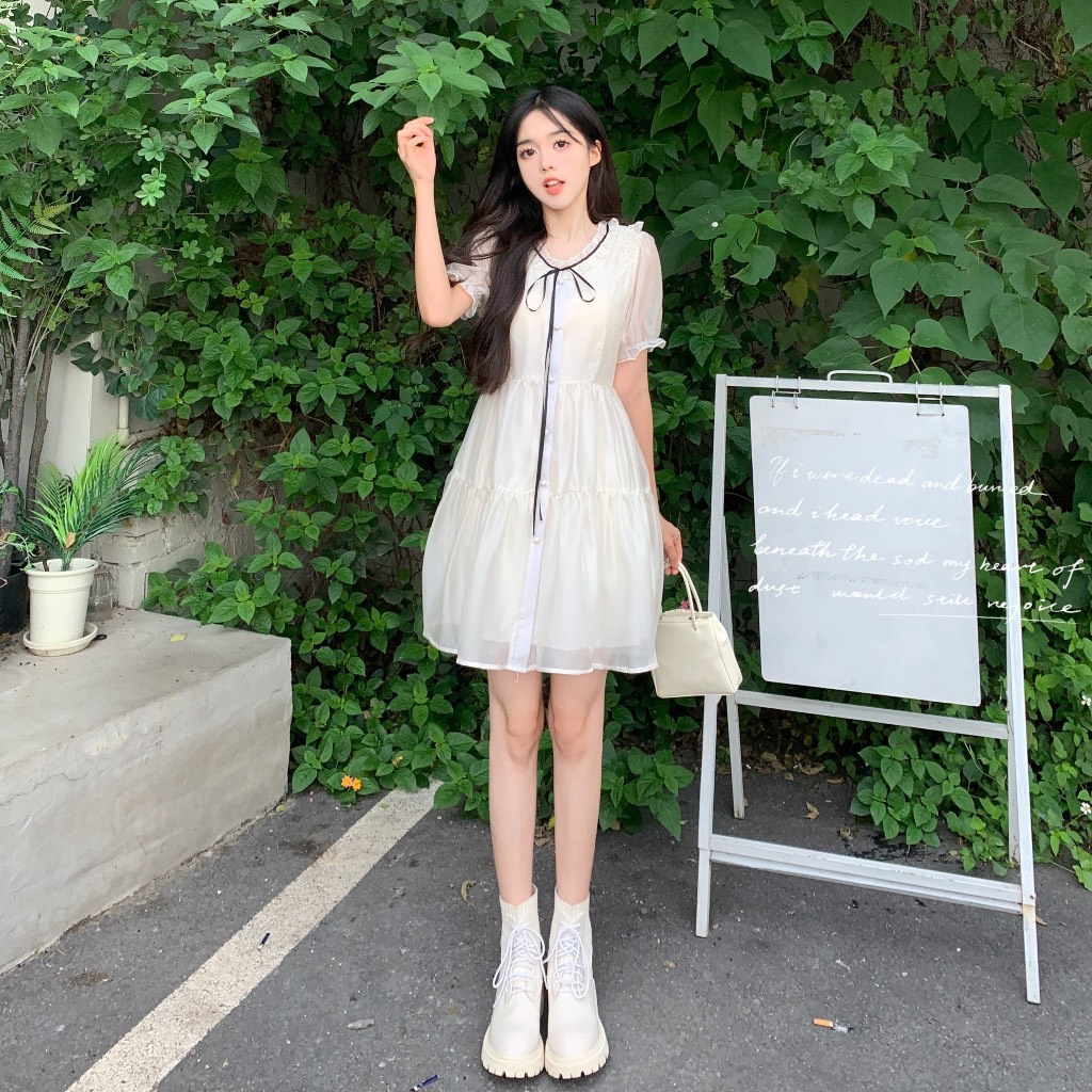 Váy Voan Cổ Bèo Cúc Ngọc Thắt Dây Nơ Dáng Xoè Màu Kem Mặc Đi Chơi
