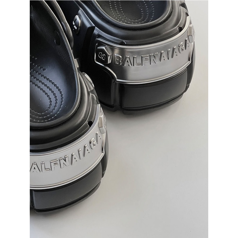 Dép crocs đế đinh