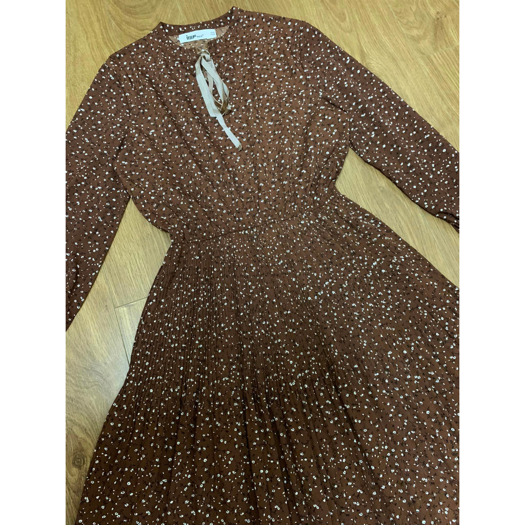 Váy nâu phom S, M