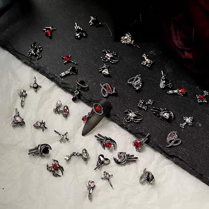 Charm nail Halloween hình nhện, đầu lâu, trái tim