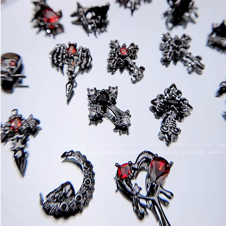 Charm nail Halloween hình nhện, đầu lâu, trái tim