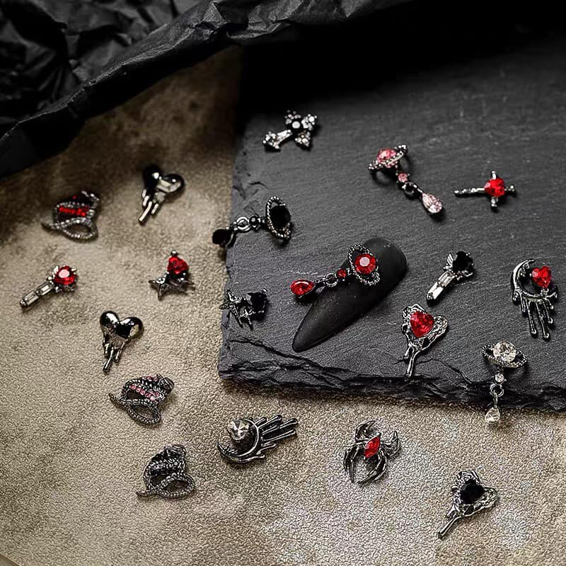 Charm nail Halloween hình nhện, đầu lâu, trái tim
