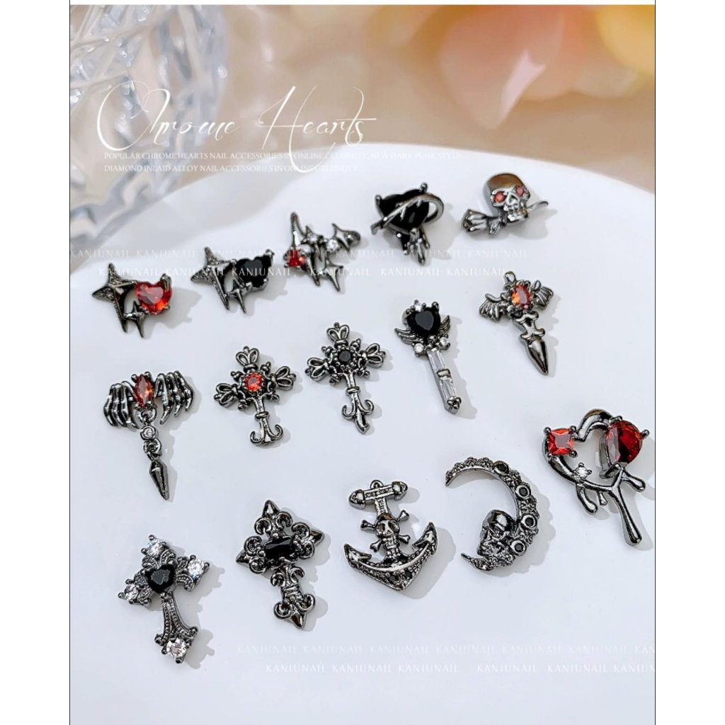 Charm nail Halloween hình nhện, đầu lâu, trái tim