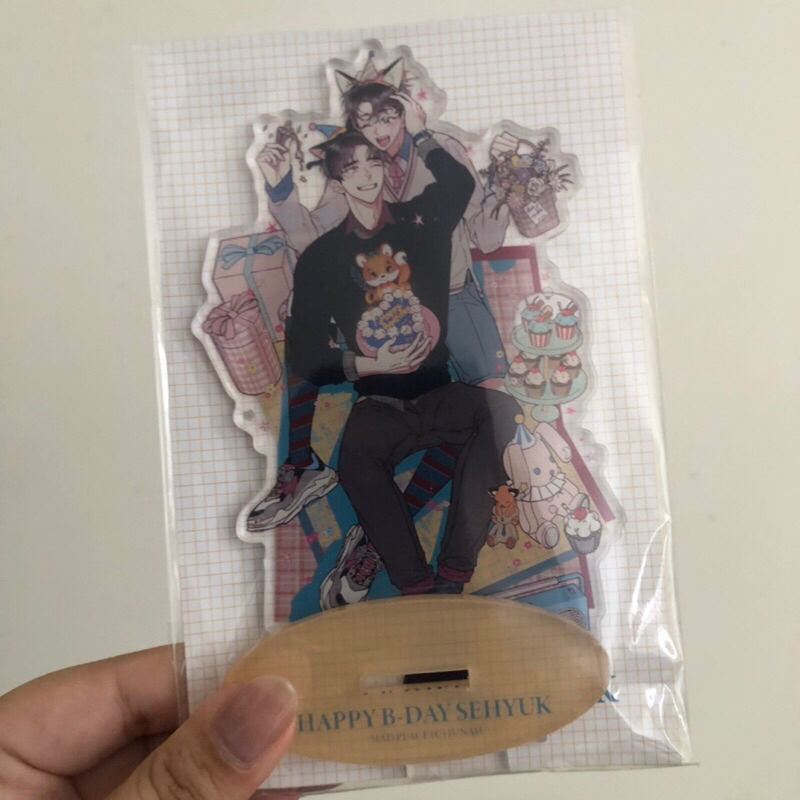 MAD PLACE ACRYLIC KHUNG KÈM THẺ NHỎ