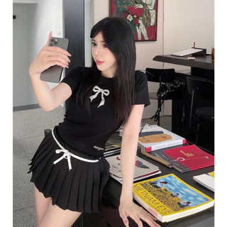 Sét xếp ly đen áo crop thêu
