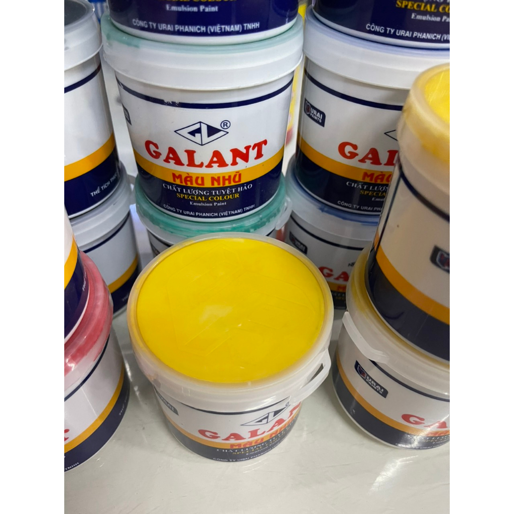 Hũ màu Galant . Là loại sản phẩm dùng cho việc pha màu, vẽ, sơn trực tiếp