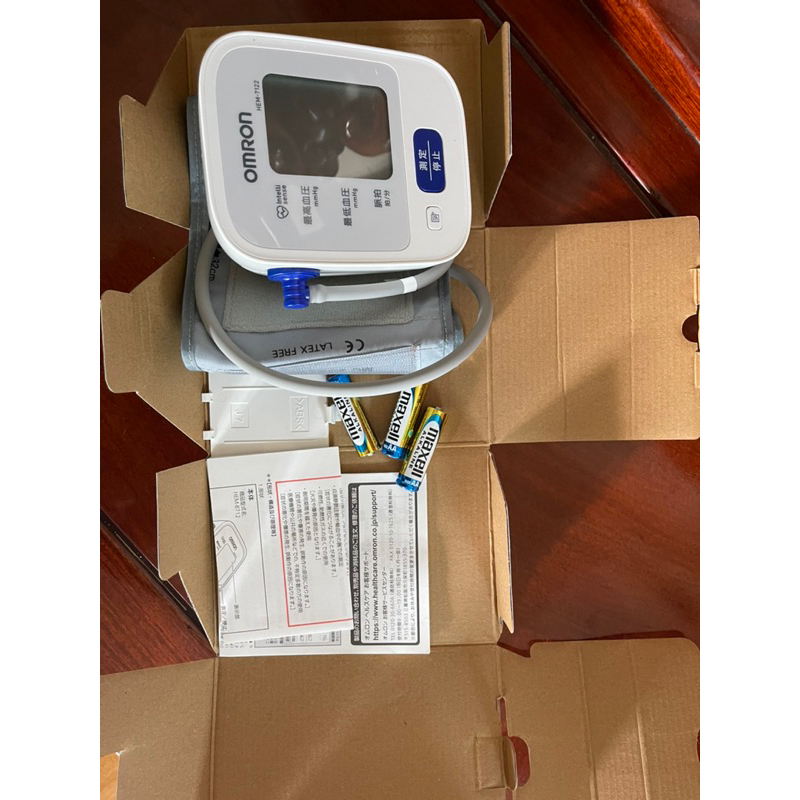 MÁY ĐO HUYẾT ÁP OMRON HEM 7122 NHẬT BẢN