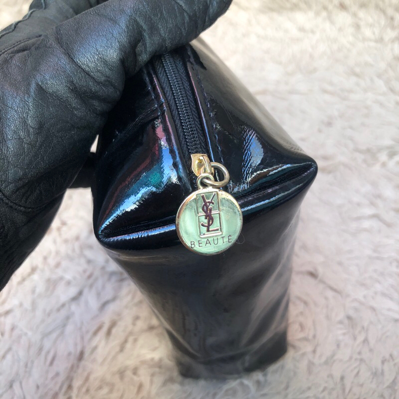 Túi chuẩn si. Túi qua sử dụng. Khách vui lòng xem hình nếu muốn biết thêm thông tin sản phẩm mời khách vô chat . Thanks.