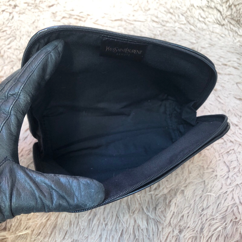 Túi chuẩn si. Túi qua sử dụng. Khách vui lòng xem hình nếu muốn biết thêm thông tin sản phẩm mời khách vô chat . Thanks.