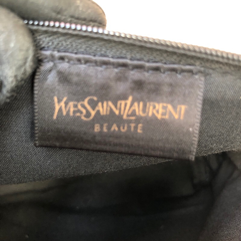 Túi chuẩn si. Túi qua sử dụng. Khách vui lòng xem hình nếu muốn biết thêm thông tin sản phẩm mời khách vô chat . Thanks.