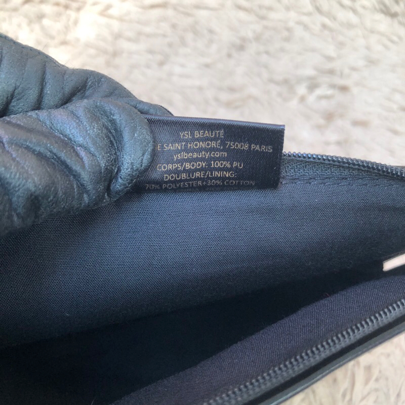 Túi chuẩn si. Túi qua sử dụng. Khách vui lòng xem hình nếu muốn biết thêm thông tin sản phẩm mời khách vô chat . Thanks.