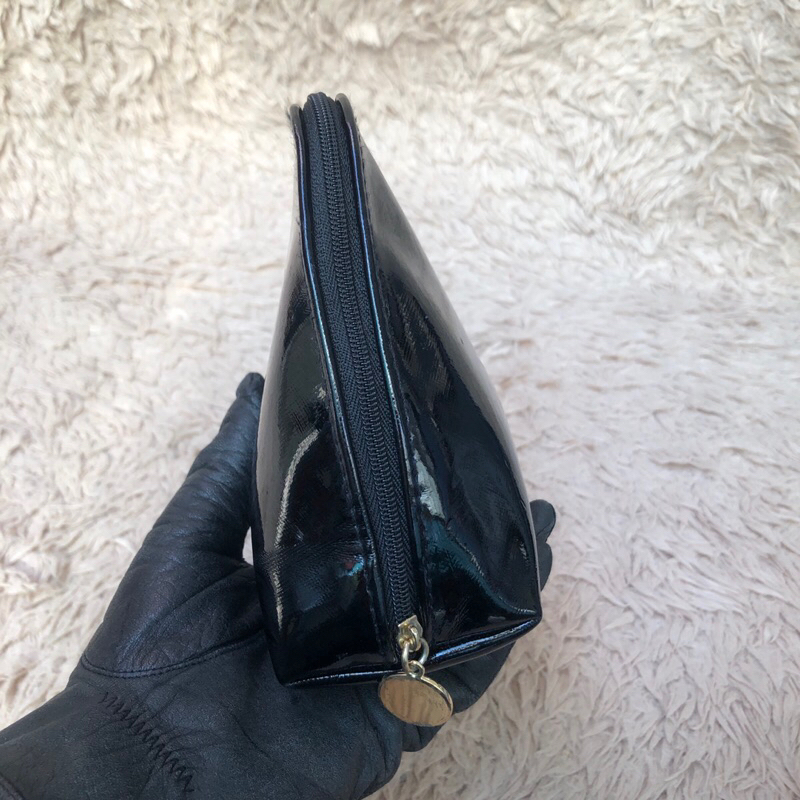 Túi chuẩn si. Túi qua sử dụng. Khách vui lòng xem hình nếu muốn biết thêm thông tin sản phẩm mời khách vô chat . Thanks.