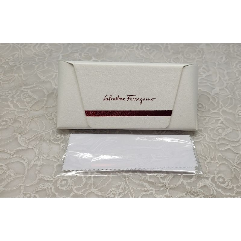 Hộp đựng kính Salva.tore B