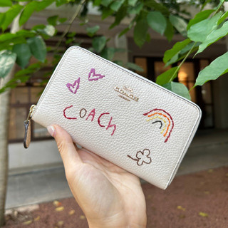 Ví Coach màu kem họa tiết thêu nổi dễ thương
