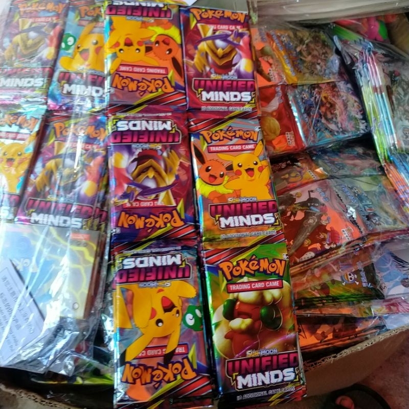 12 gói bài dây dokemon mỗi gói 7 lá kèm thẻ vip