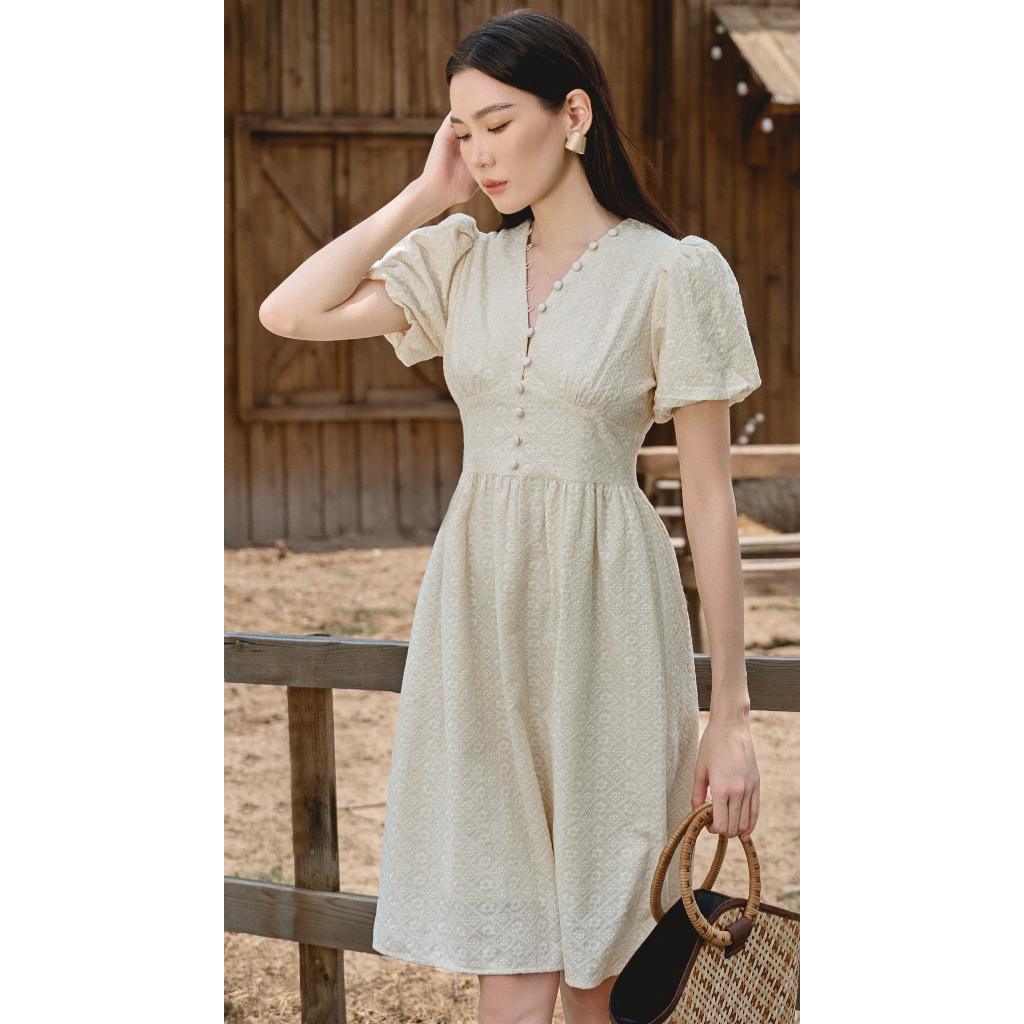 VÁY NỮ TAY BỒNG ĐÍNH KHUY BỌC MÀU BE - Lélier