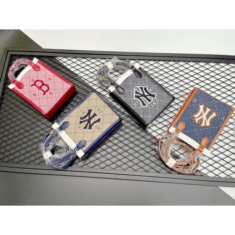 Túi handphone MLB Kids 2023 diamond monogram tiệm của Diệu