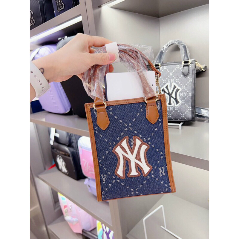 Túi handphone MLB Kids 2023 diamond monogram tiệm của Diệu