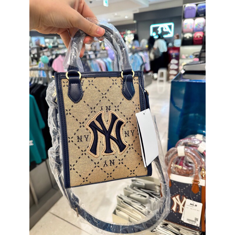 Túi handphone MLB Kids 2023 diamond monogram tiệm của Diệu