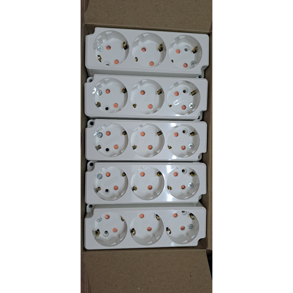 Ổ cắm điện 3 chui có tiếp địa Hàn Quốc Dosel DC1212