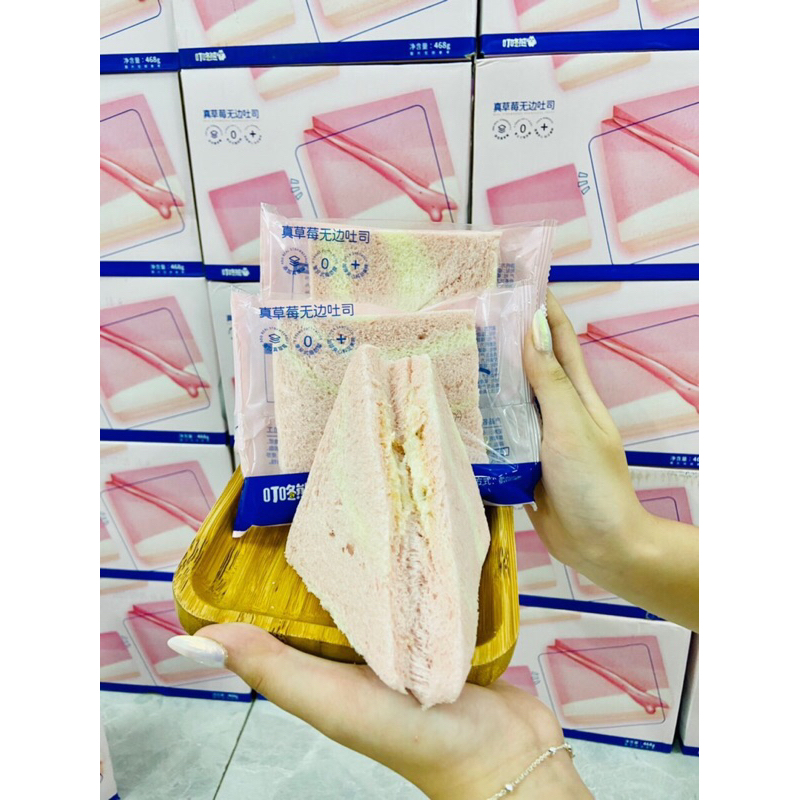 Bánh Dâu Tây, Bánh Khoai Môn Sandwich 468g Hot Hit Hộp 8 cái