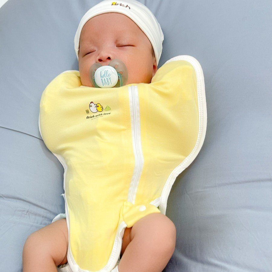 Nhộng chũn hở chân Arich vải sợi tre cao cấp từ newborn -3 tháng(TẶNG KÈM BAO TAY BAO CHÂN)