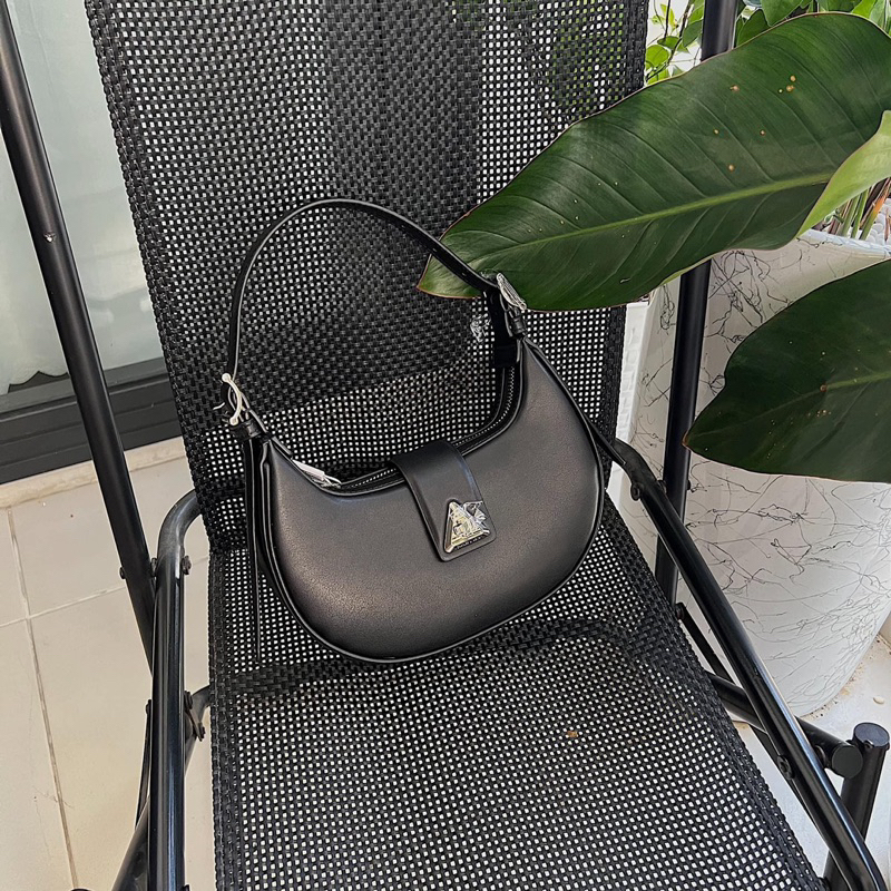 Order - Túi đeo vai dáng cong CNKeith  authentic