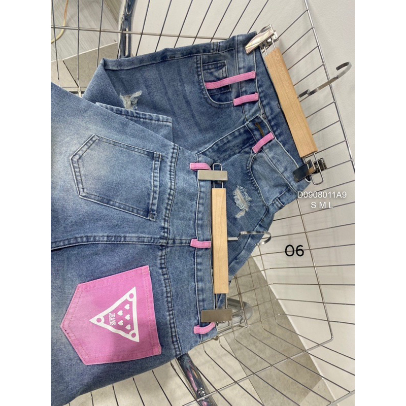 Quần baggy jeans lưng cao mài rách phối túi hồng cá tính!
