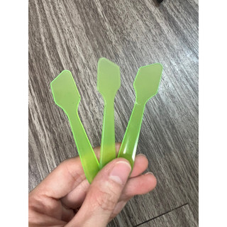 Muỗng múc kem ngắn màu ngẫu nhiên