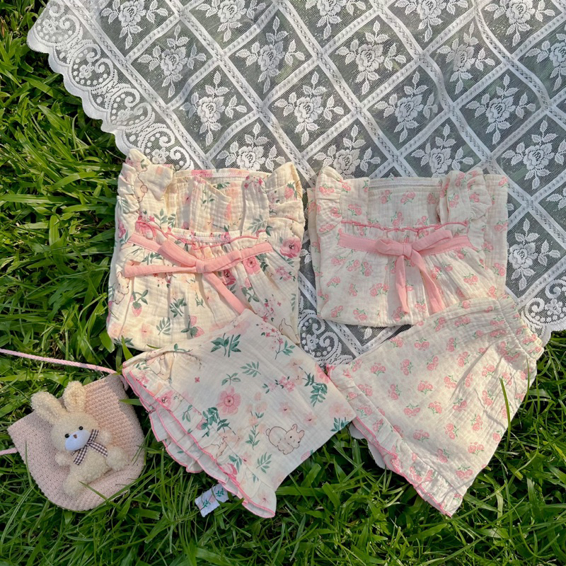 Đồ bộ bé gái , cộc tay , hoạ tiết hoa nhí và thỏ hồng xinh xắn , chất xô muslin mềm mại