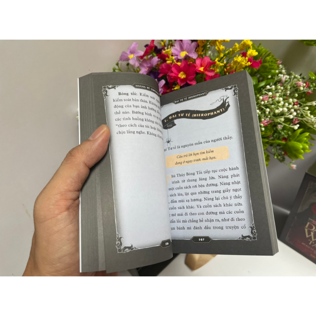 Sách –   Dark Wood Tarot  -  Az Vietnam - NXB Thế Giới