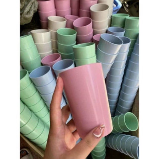 Cốc nhựa uống nước - giao màu ngẫu nhiên