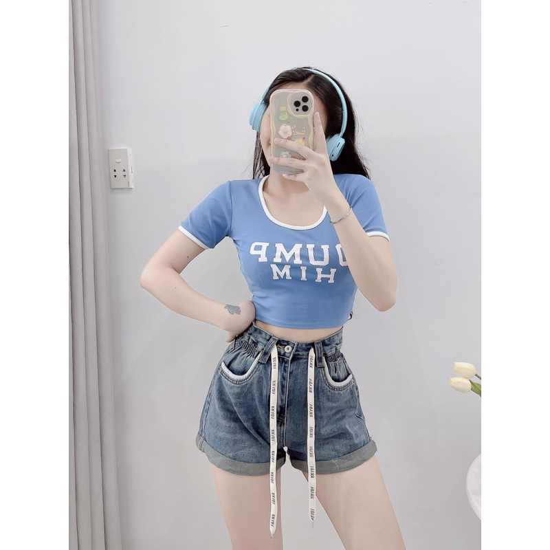 Áo thun croptop có tay, bo viền in chữ năng động