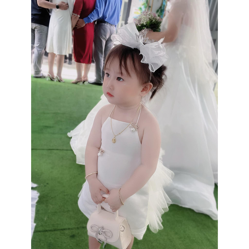 Váy dây trắng sinh nhật bé gái