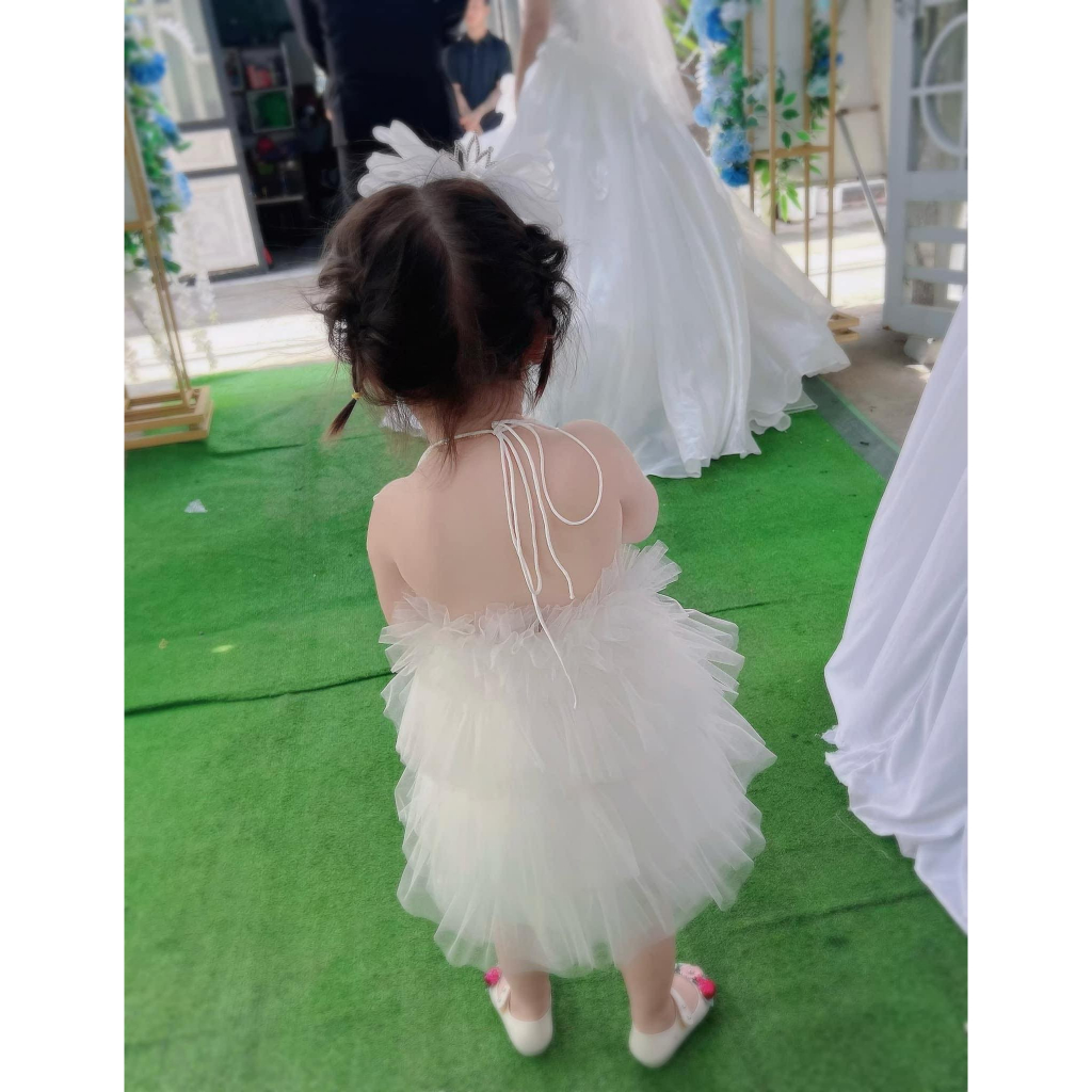 Váy dây trắng sinh nhật bé gái