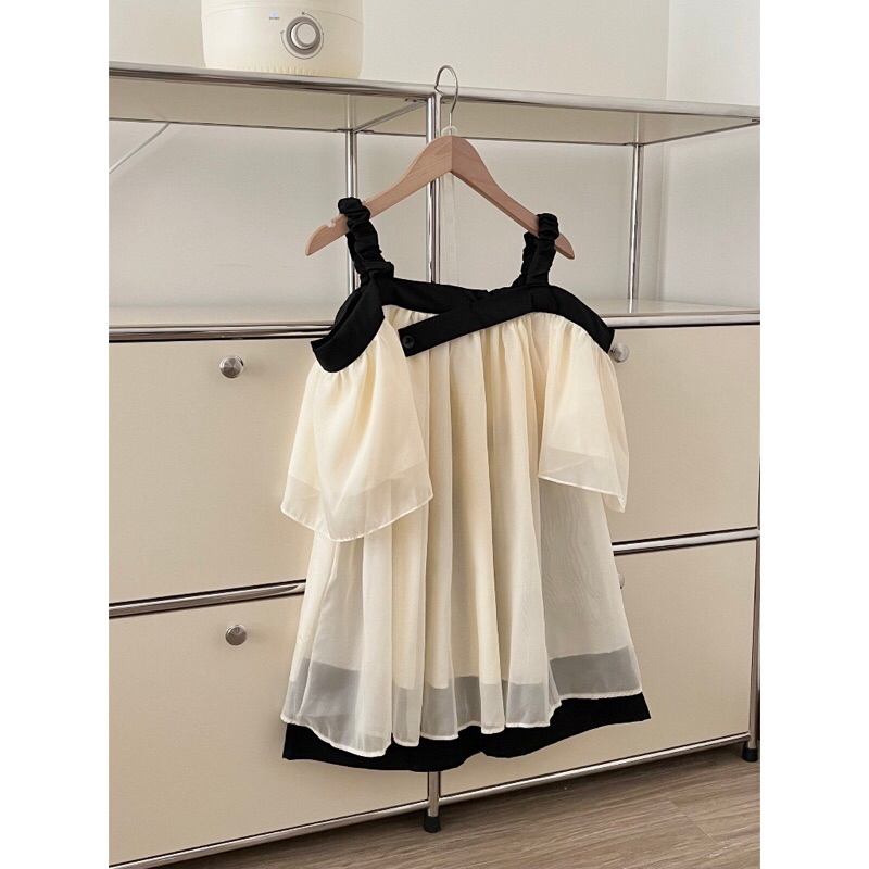 Sét áo trễ vai mix quần sooc phong cách trẻ trung Hàn quốc