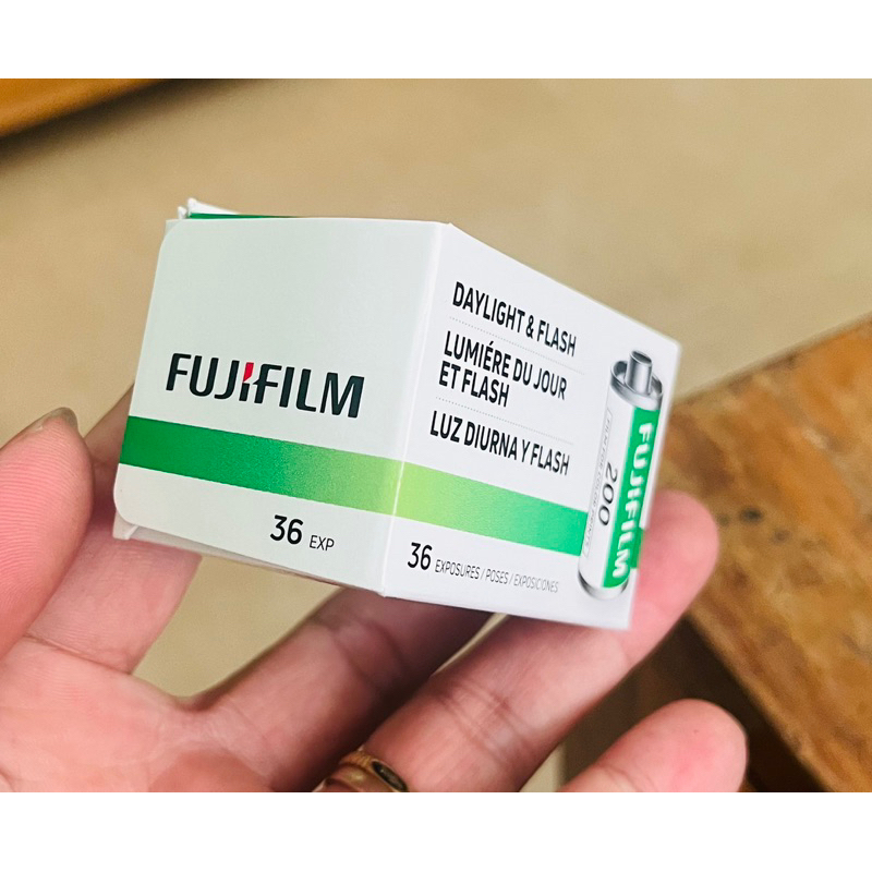 Film chụp ảnh Fujifilm 200 36exp date 12/2024 film 35mm loại hộp lẽ 1 hộp có 1 cuộn