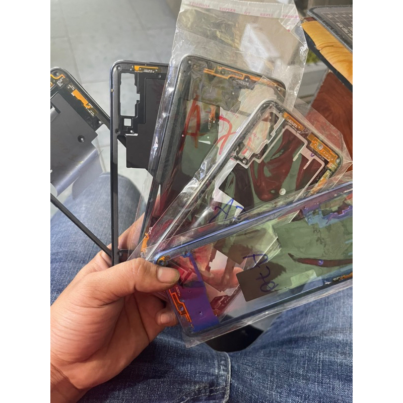 Khung viền + Lưng samsung a70 ĐEN