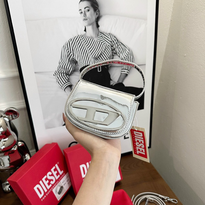 TÚI MINI CHỮ D FULLBOXX HÀNH QC CẦM TAY ĐEO CHÉO  MÀU BẠC MÀU ĐEN