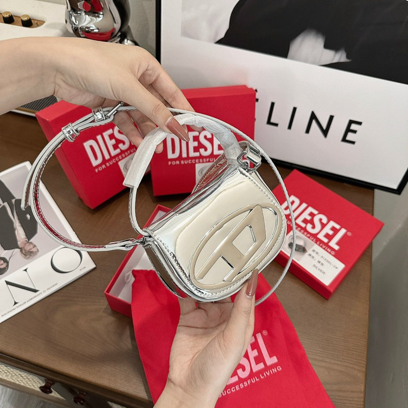 TÚI MINI CHỮ D FULLBOXX HÀNH QC CẦM TAY ĐEO CHÉO  MÀU BẠC MÀU ĐEN